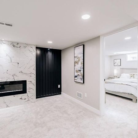 Beautiful Luxury Home Freshly Renovated With Big Yard, Seating & Grill Pad ค็อทเทจโกรฟ ภายนอก รูปภาพ